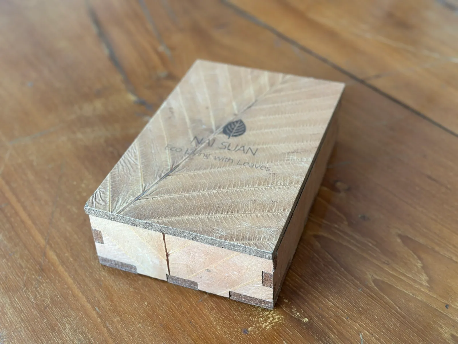 Plywood Leaf Gift Box
